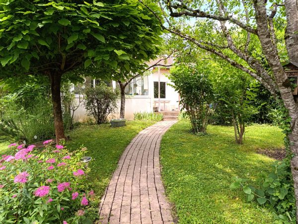 Petite maison citadine de charme et calme comme à la campagne