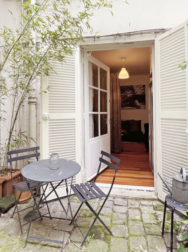 Chic neighborhood charming courtyard studio Paris 7th