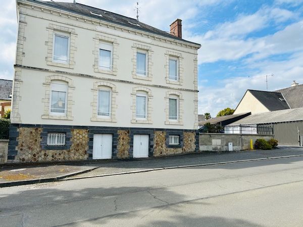 Ancienne école rénovée dans petit village à la campagne