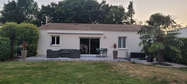 Détente à la campagne dans le 17 chez Annick. Bien située pour découvrir la Charente-Maritime.