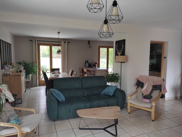 Maison calme au pied des montagnes