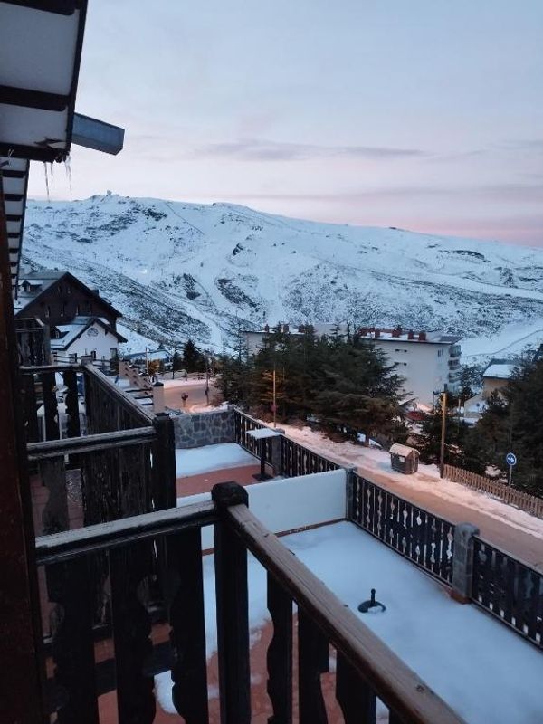 Maison en pleine station de ski de la Sierra Nevada. Vue sur la montagne. À 30 minutes de GRENADE.