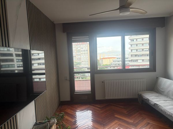 Moderno piso en la arteria de Vigo Cercano a la Playa