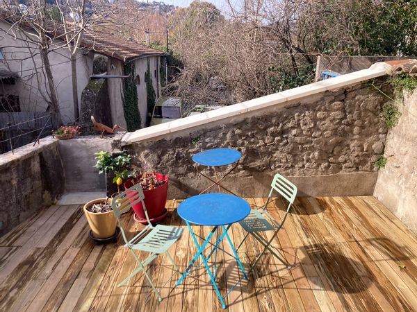 Joli appartement cosy cocoon à deux pas du centre d'Aubenas avec terrasse.