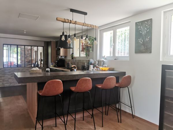 Hello, Famille de 4 personnes Envie de voyager tout en faisant découvrir notre belle région à tous.