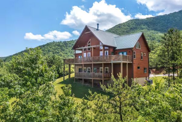 Whiskey Mountain Lodge Cabin