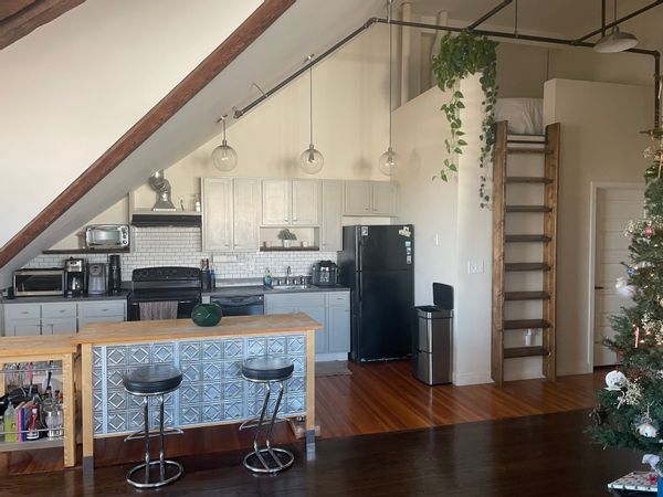 Devan’s Loft Apartment