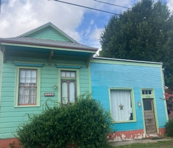 Apartment in New Orleans, Bayou St. John neighborhood. Close to French Quarter and streetcar line.