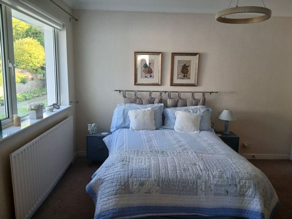 House at the heart of Royal Hillsborough - close to Lake, Forest and King Charles III Castle&Gardens