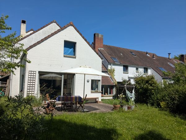 Maison pleine de charme dans un écrin de verdure