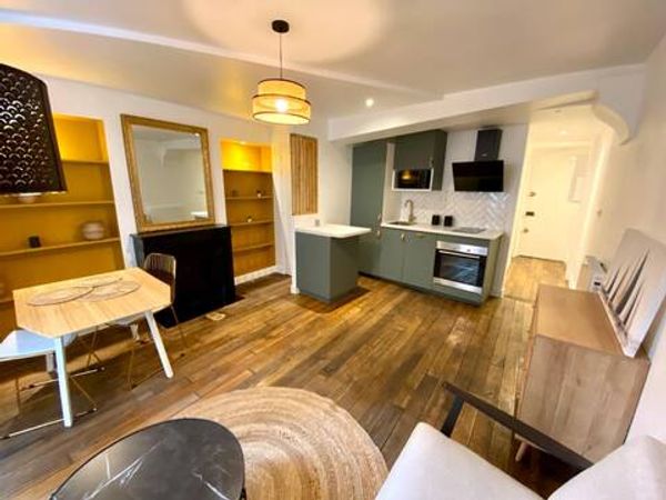 Appartement au cœur de Paris (Frais de ménage -> lire description)