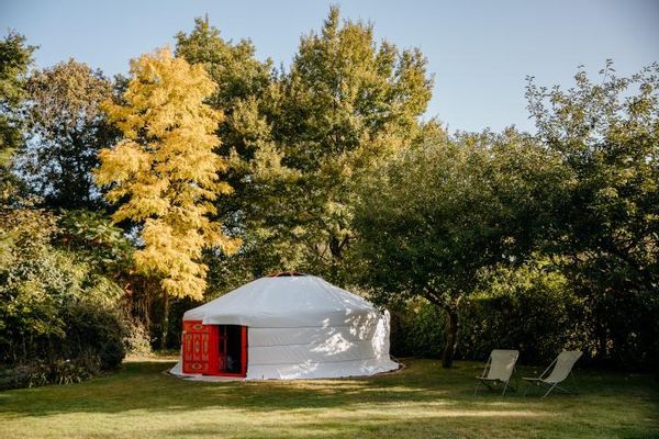 Venez vivre un séjour breton insolite dans une véritable yourte mongole.