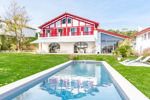 MENDI EDER Non disponible pendant l’été.