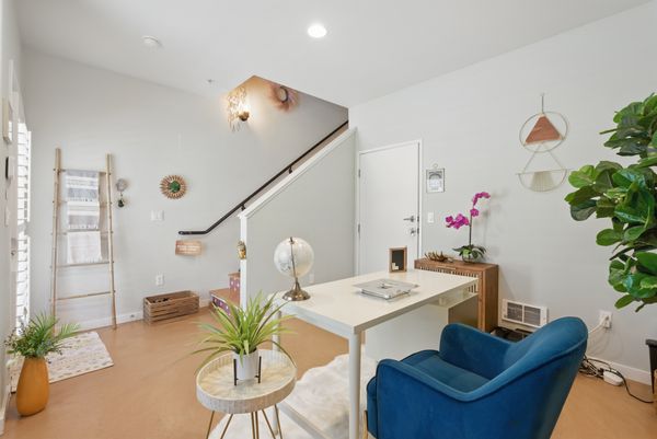 Modern, Stylish Townhome in West Oakland