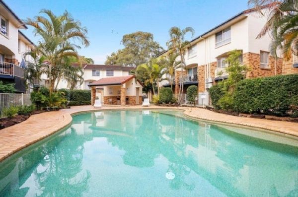 Room in Beachside Family Townhouse – Walk to World Class Surf, Shops & Wildlife Sanctuary