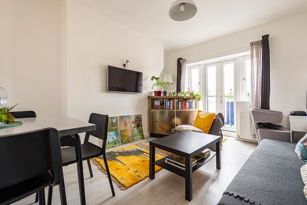 Private Room in shared 2bedroom, Trendy EastLondon
