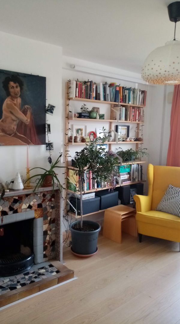 Spacious room in a colourful house in Dublin
