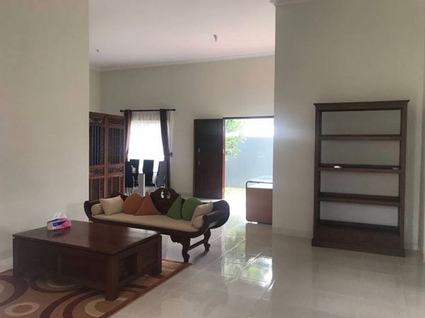 Peaceful 2BR Home with Backyard & Near the Sea