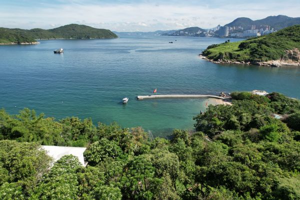 Exclusive waterfront residence with panoramic views - 10min from Hong Kong Island