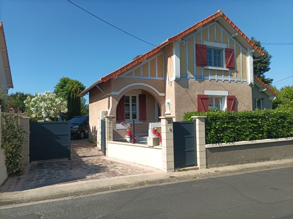 Ecrin de verdure proche du centre ville, à 20 mn du Futuroscope, à 45 mn des châteaux de la Loire.