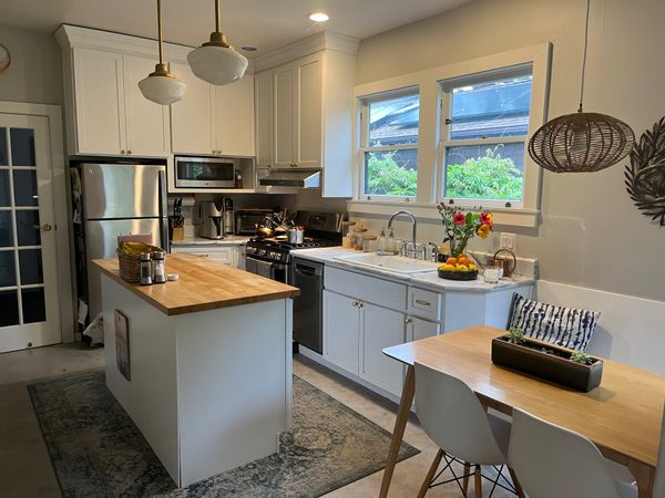 Charming, family-friendly cottage in North Oakland