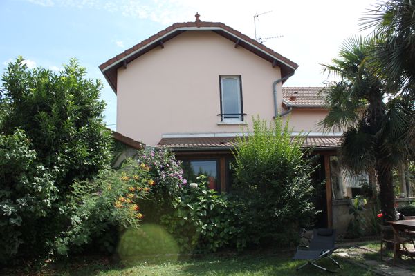 Chambre en hospitalité dans maison individuelle à Lyon/Bron