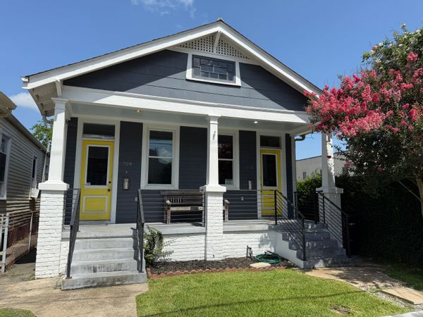 Modern cozy home steps from Magazine St.