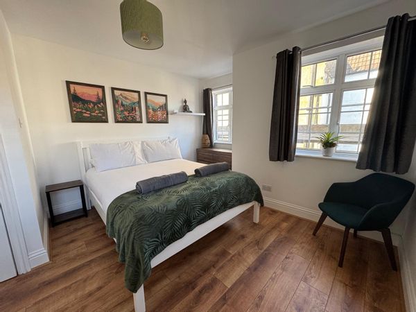 Large town centre apartment - Long term available !