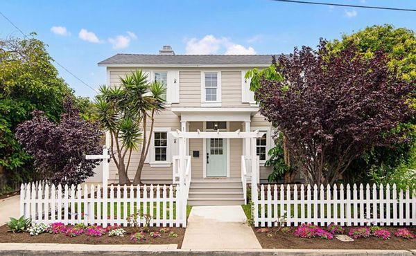 California Beach Bungalow - 8 blocks from the water