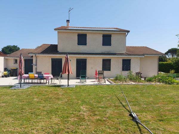 Maison tout confort au coeur de la Dombes