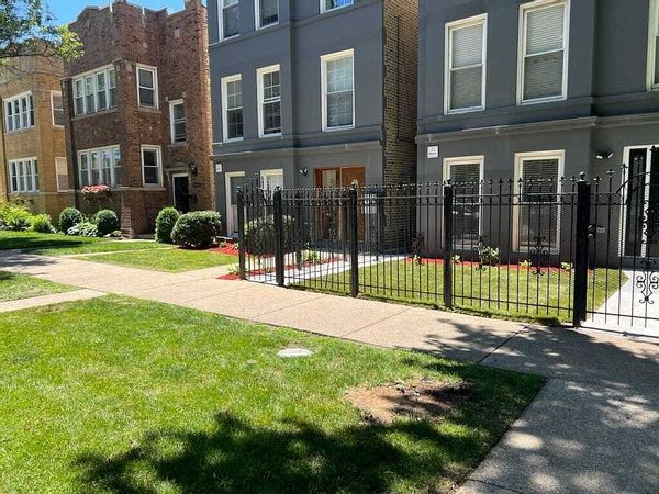 Bright Renovated 2BR Home – 2 Queen Beds + Balcony + Fast Wi-Fi – Perfect for Remote Work