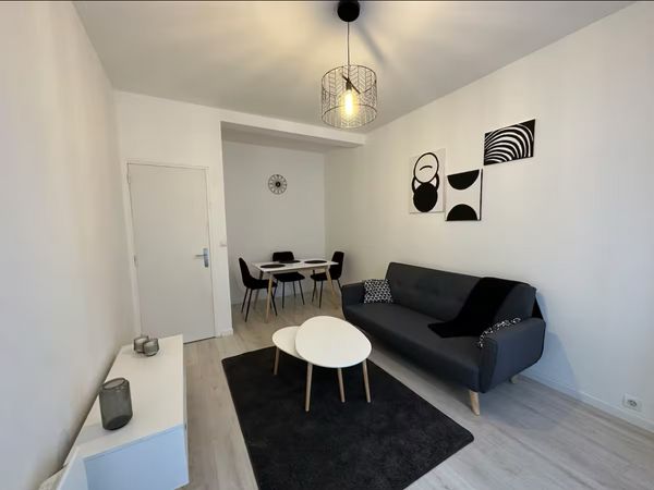 Charmant 2 pièces, refait à neuf, proche Paris.