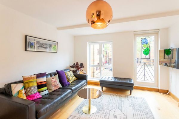 Central London home with 2 bedrooms and 2 en-suites