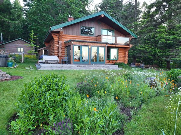Log Home Living on Vancouver Island, Canada