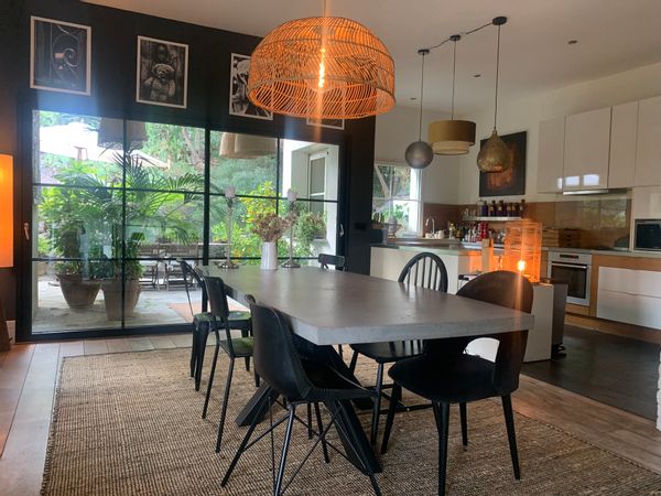 Maison de charme près de la mer au milieu des bambous