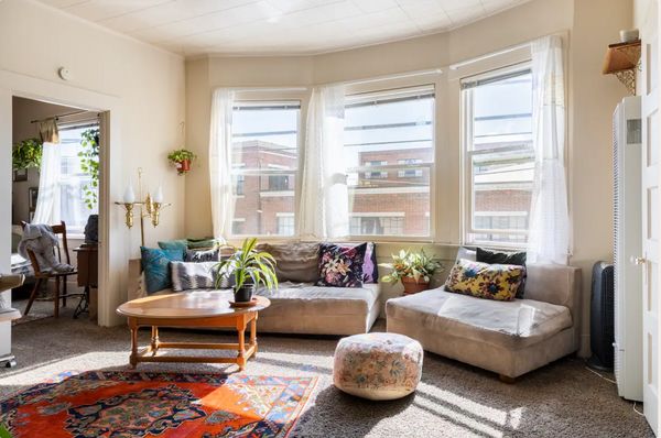 Sun-filled Plant-filled Bedroom by Lake Merritt