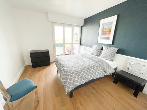 Chambre dans Superbe appartement avec vue sur Bordeaux