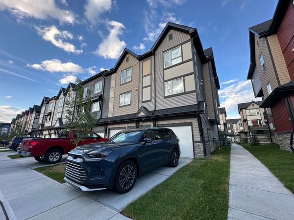 Spacious Townhouse near the Foothills