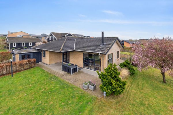 Newly rennovated house, close to nature and larger city