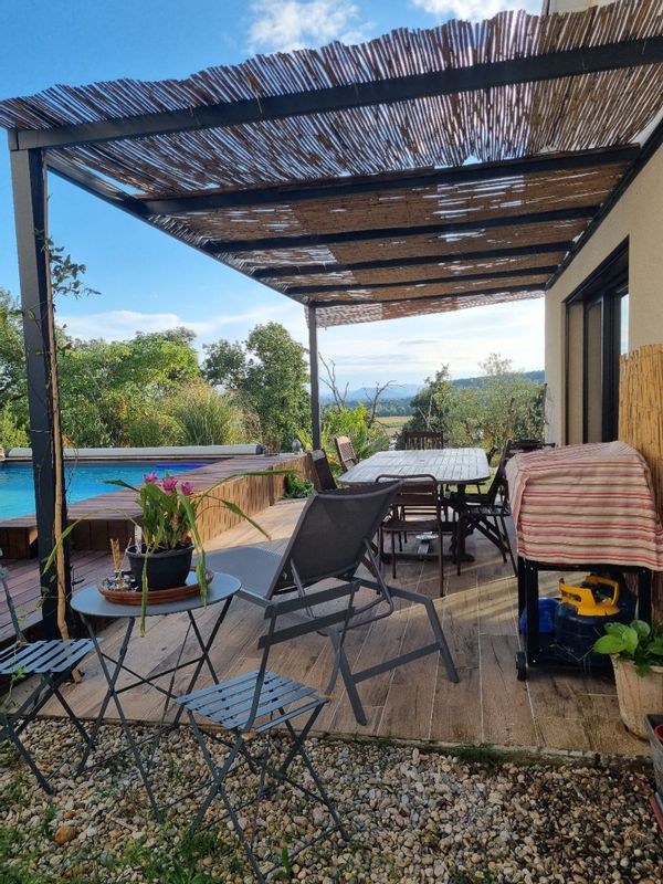 La maison de Sylvie est moderne, lumineuse, de plain pied, fonctionnelle et aux normes PMR.