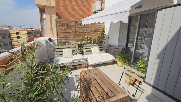 Amplio apartamento con terraza y gato cariñoso
