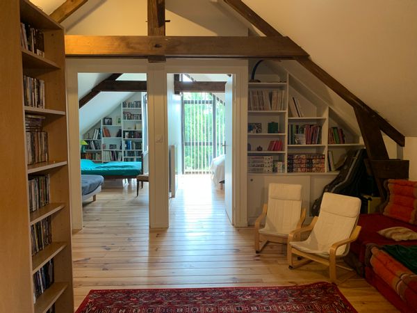 La chambre privée de Catherine Dans une belle maison d'architecte
