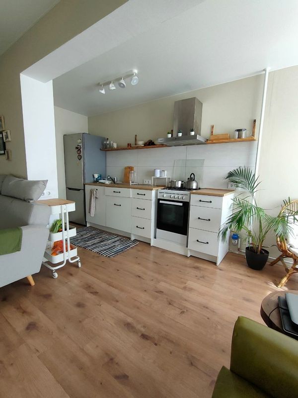 Apartamento tranquilo con 2 habitaciones, cerca del parque, playa a 15 min en coche.