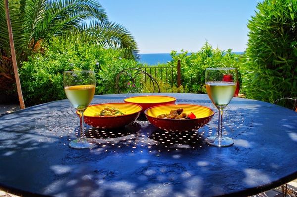 Accès mer direct ! Maison pleine de charme avec jardin et terrasse.