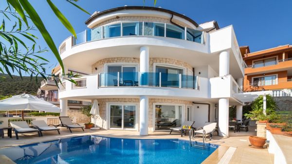 Très belle villa, 4 chambres  avec une vue spectaculaire sur la baie de Kalamar et ses îles