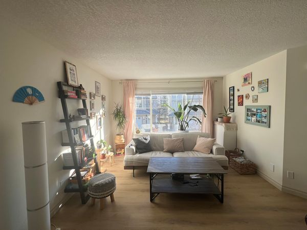 Ainara & Marc's Split-Level Townhome