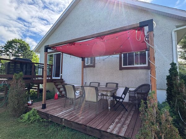 Mel & Frank sunny home