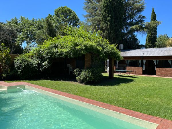Family country house near Rosario with a pool