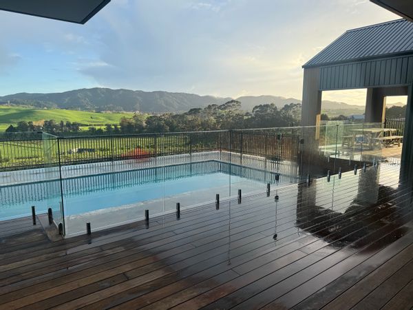 AL-Fres: 4 bedroom home with pool, spa and breathtaking views in magical Mangawhai