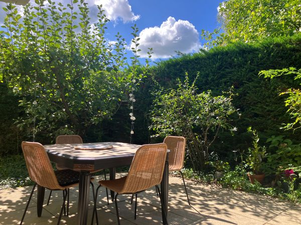 Bienvenue à Annecy entre lac et montagnes dans mon appartement avec une terrasse jardin.